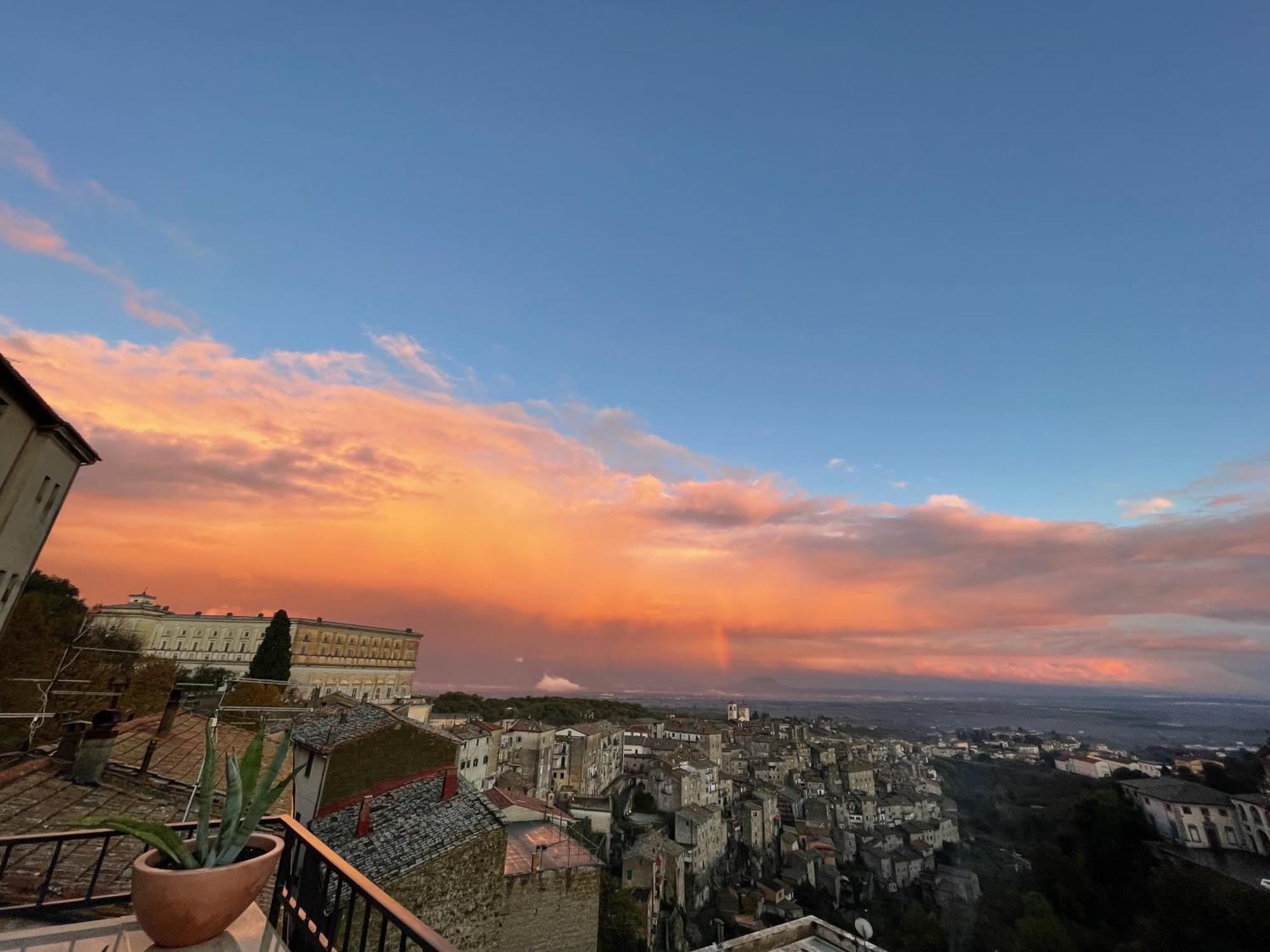 Casa Checca Appartamenti Per Vacanze Caprarola Exteriör bild