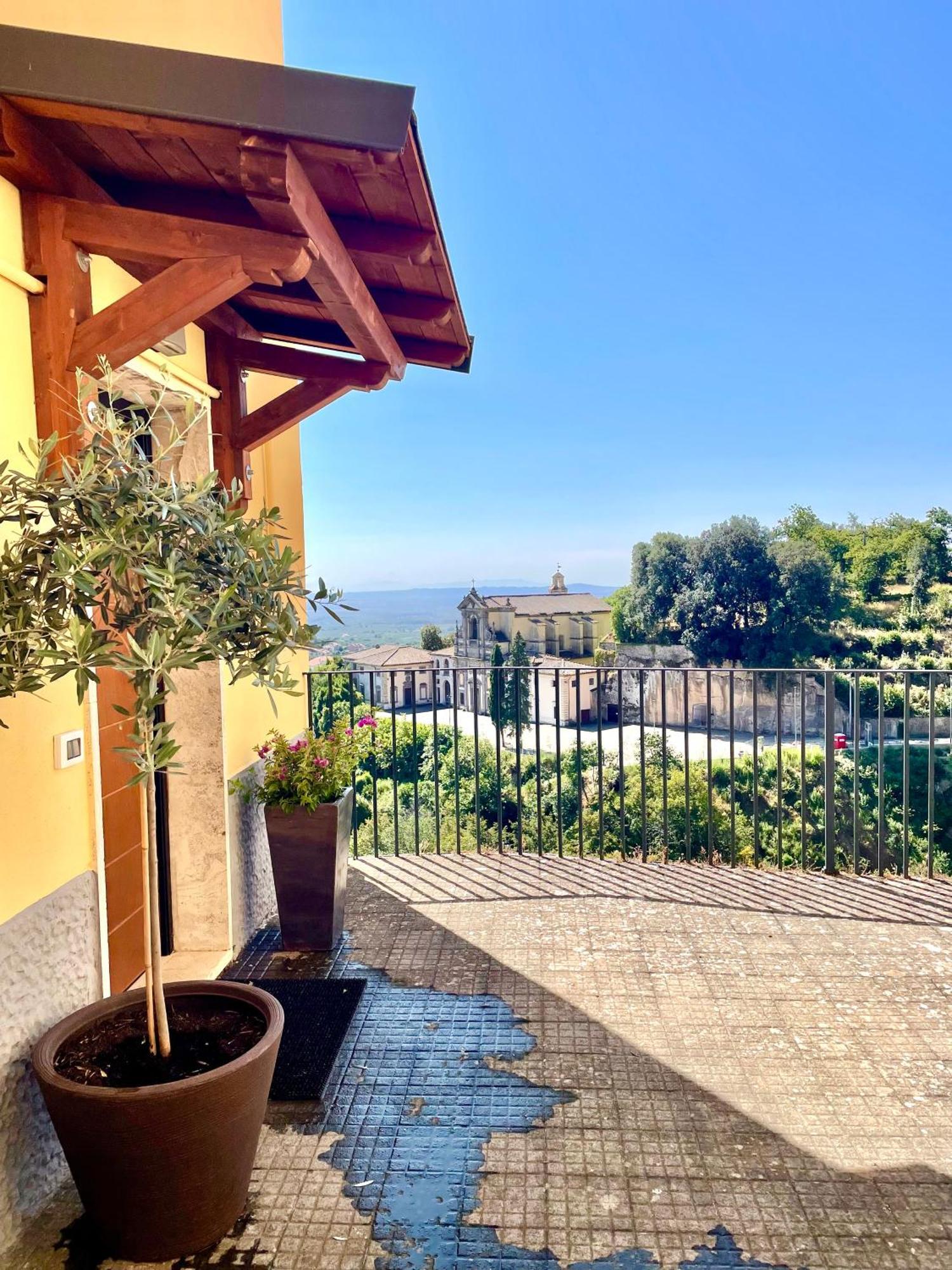 Casa Checca Appartamenti Per Vacanze Caprarola Exteriör bild